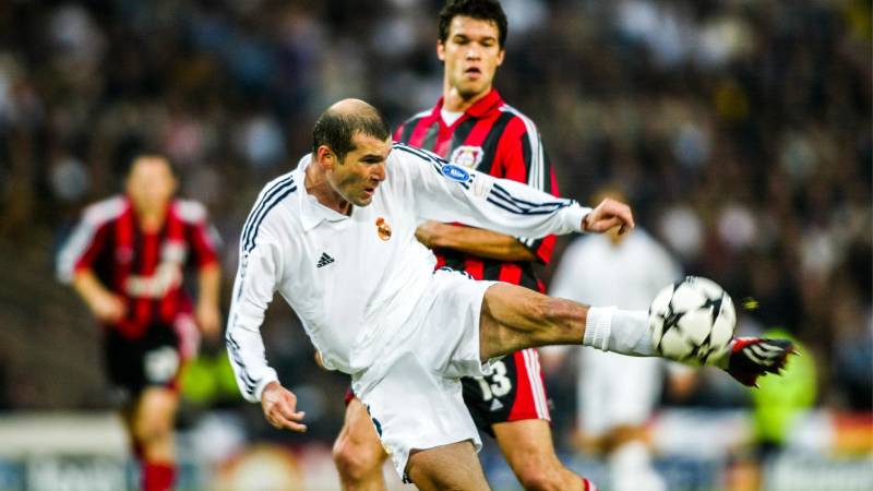 Zidane và cú vô lê định mệnh tại Champions League 2002